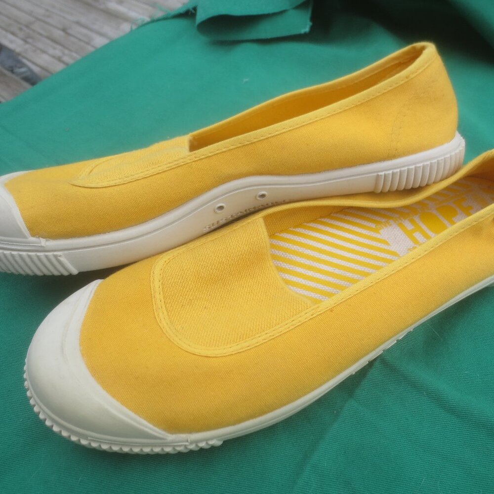 Keen's Bright Yellow Santiago Gore Canvas Slip On's Loafer's Casual Shoes - Sz10